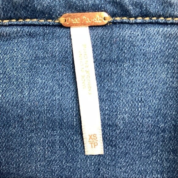 𝅺Free  People Denim Jean Shirt/Jacket - Picture 7 of 10